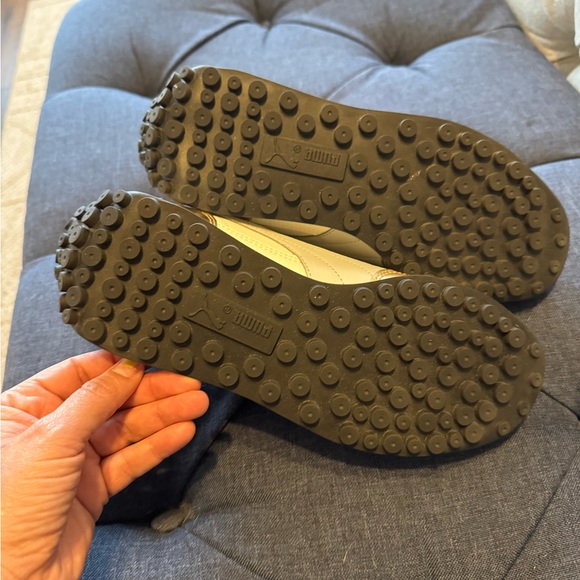 PUMA Easy Rider Women's White and Gold Sneakers - Picture 5 of 6